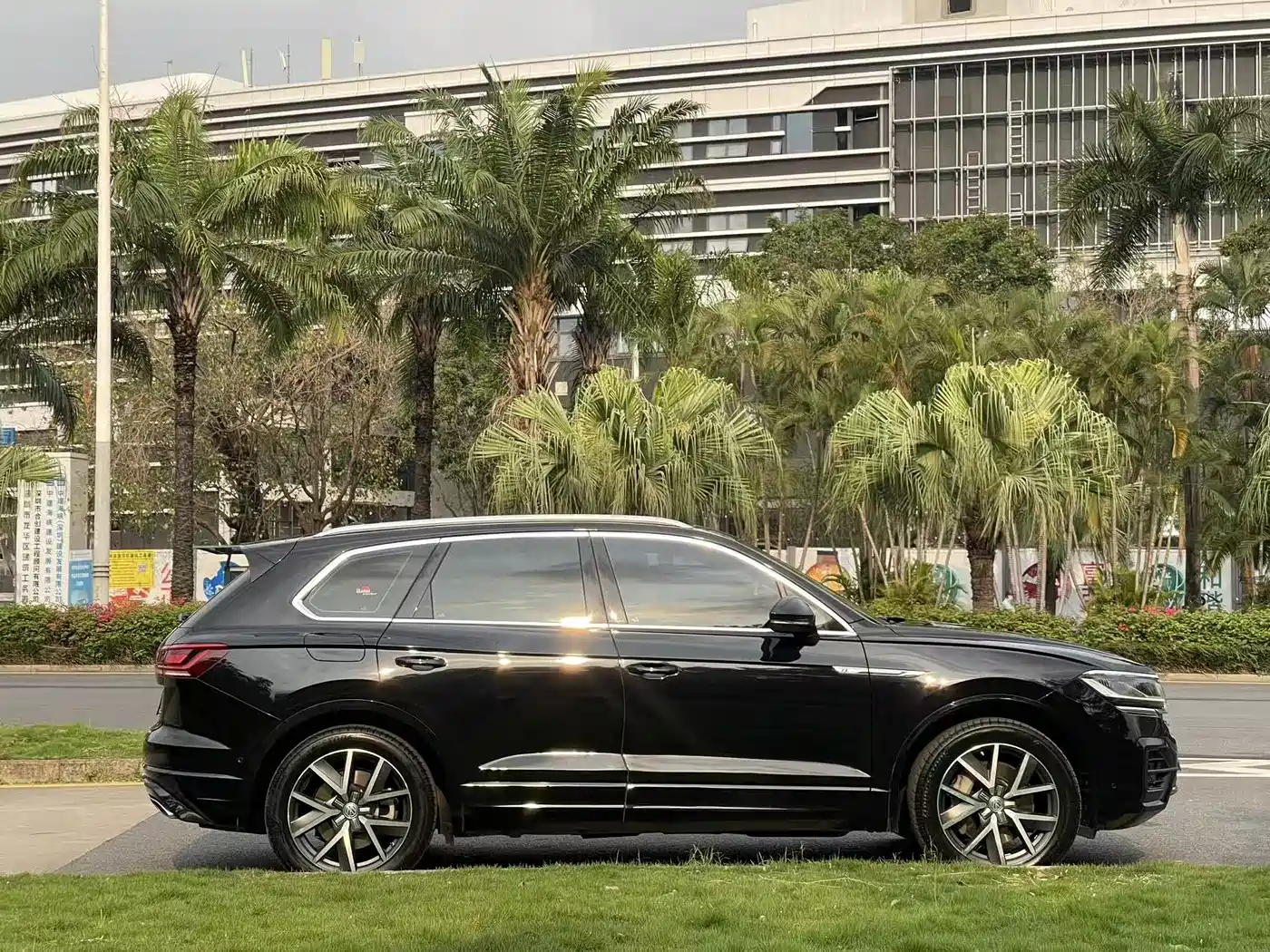 Volkswagen Touareg 2019 3.0TSI Sharp Edge Edition China VI фото 7