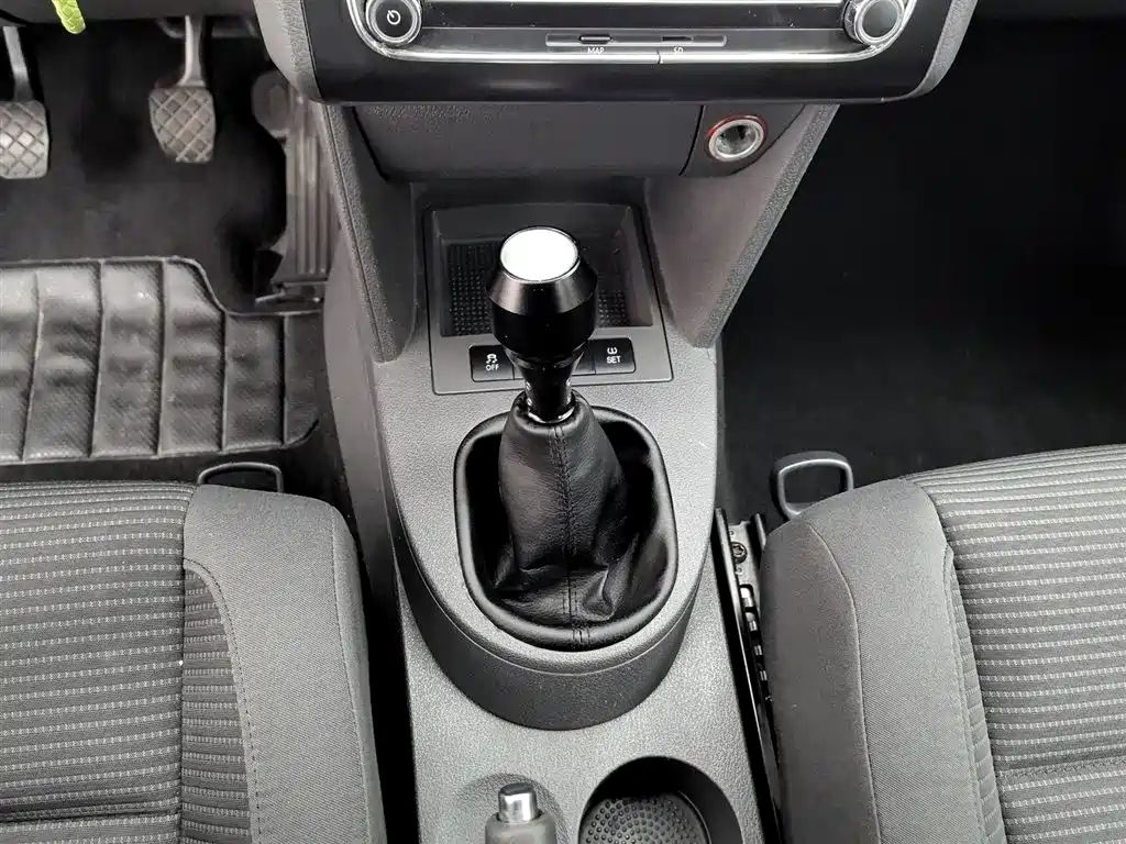 Volkswagen Touran 2015 1.4T Manual Trend Edition 5-seater фото 13