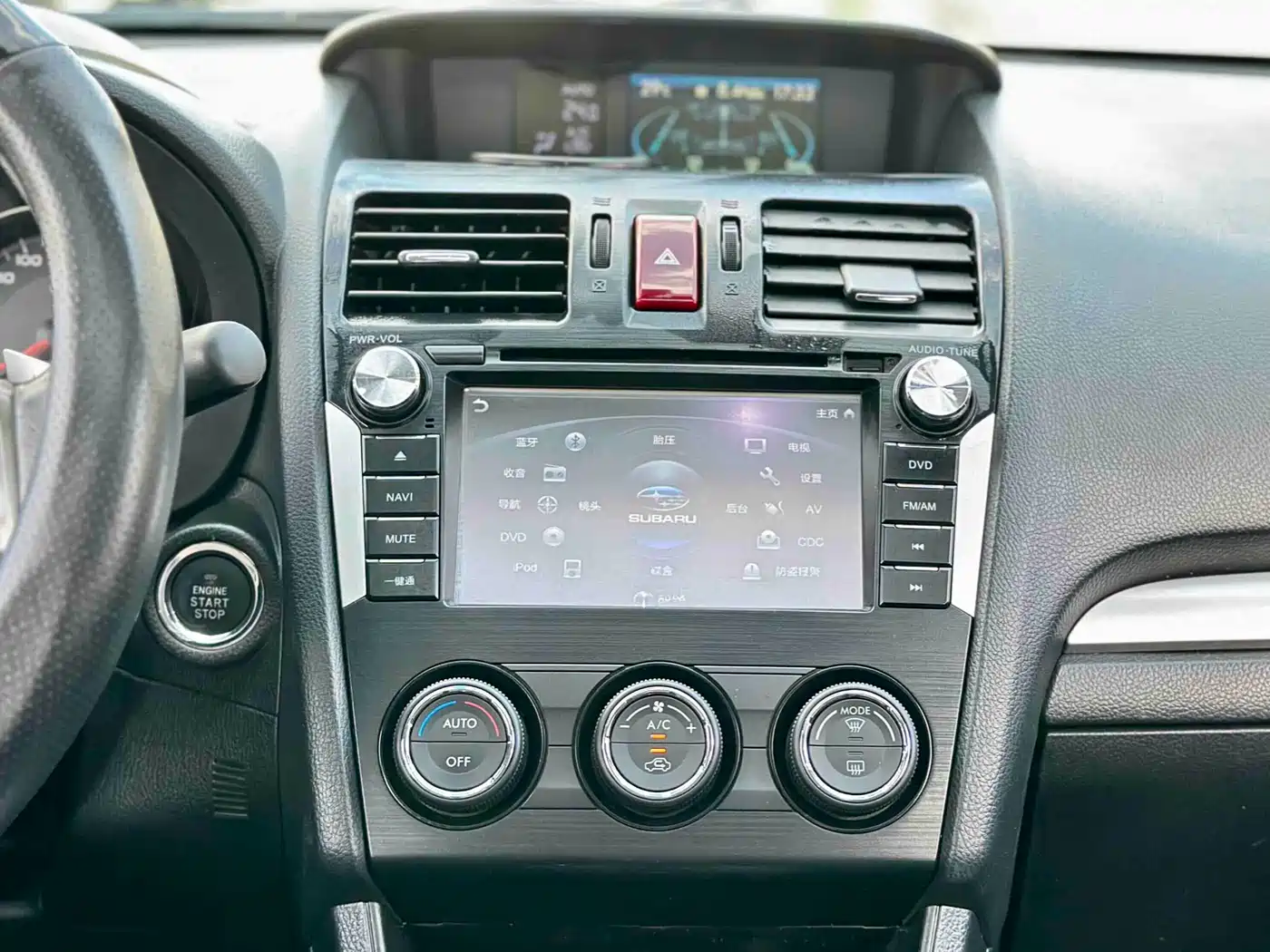 Subaru XV 2014 2.0i Luxury фото 16
