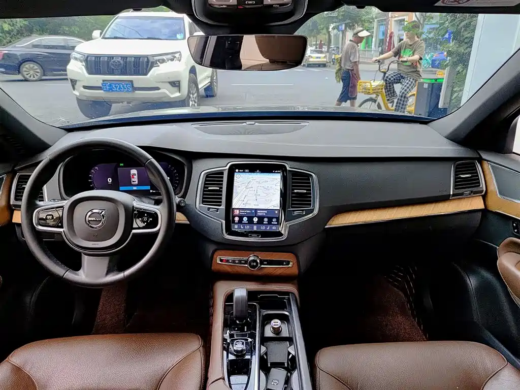 VOLVO XC90