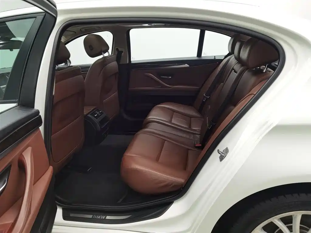 BMW 5 Series 2014 525Li Leading фото 15