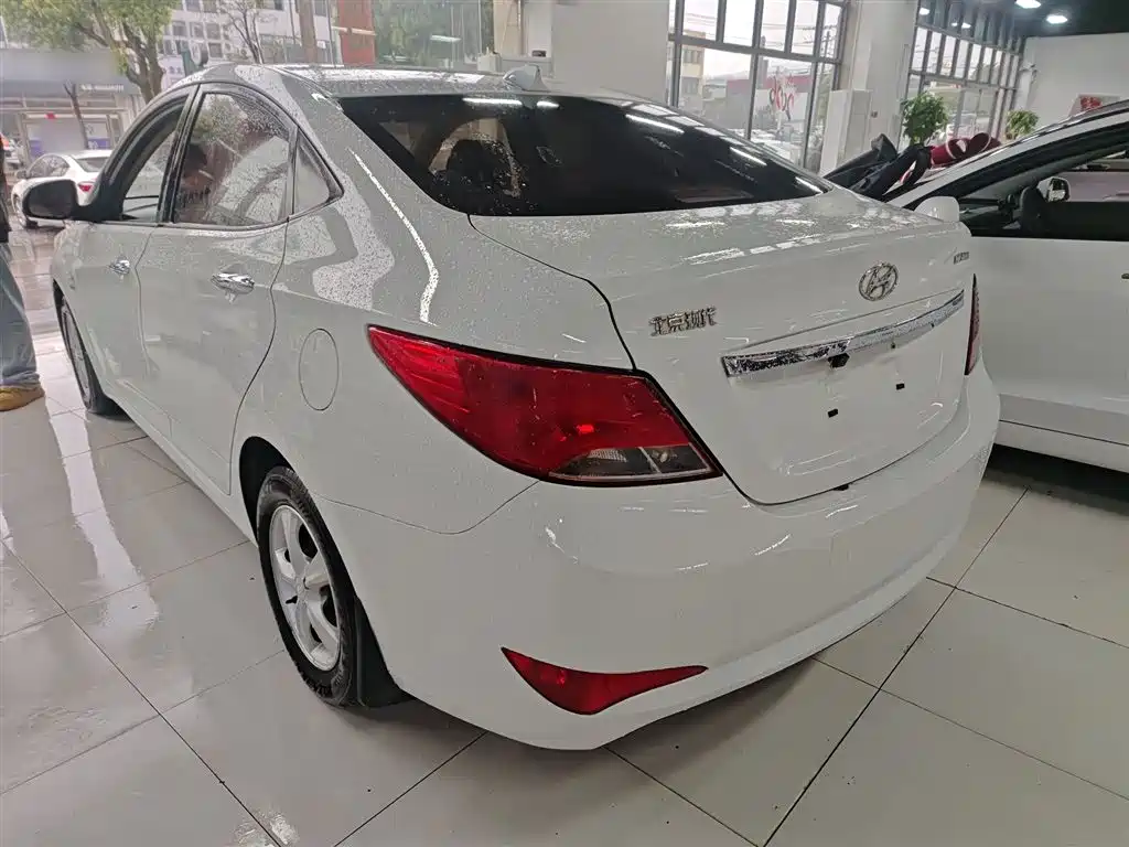 Hyundai Verna 2014 1.4L Automatic Leading GLX фото 5