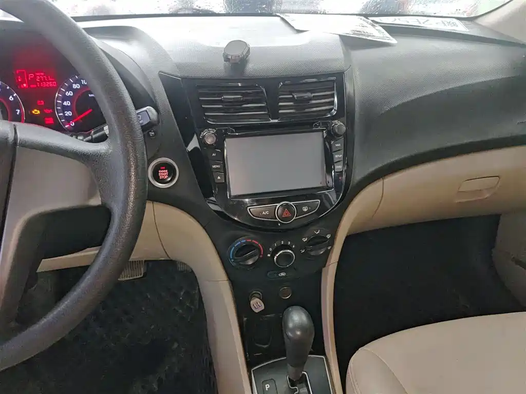 Hyundai Verna 2014 1.4L Automatic Leading GLX фото 13