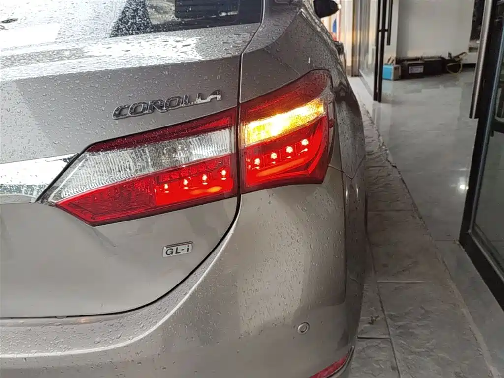 Toyota Corolla 2014 1.6L CVT GL-i Leather Edition фото 8
