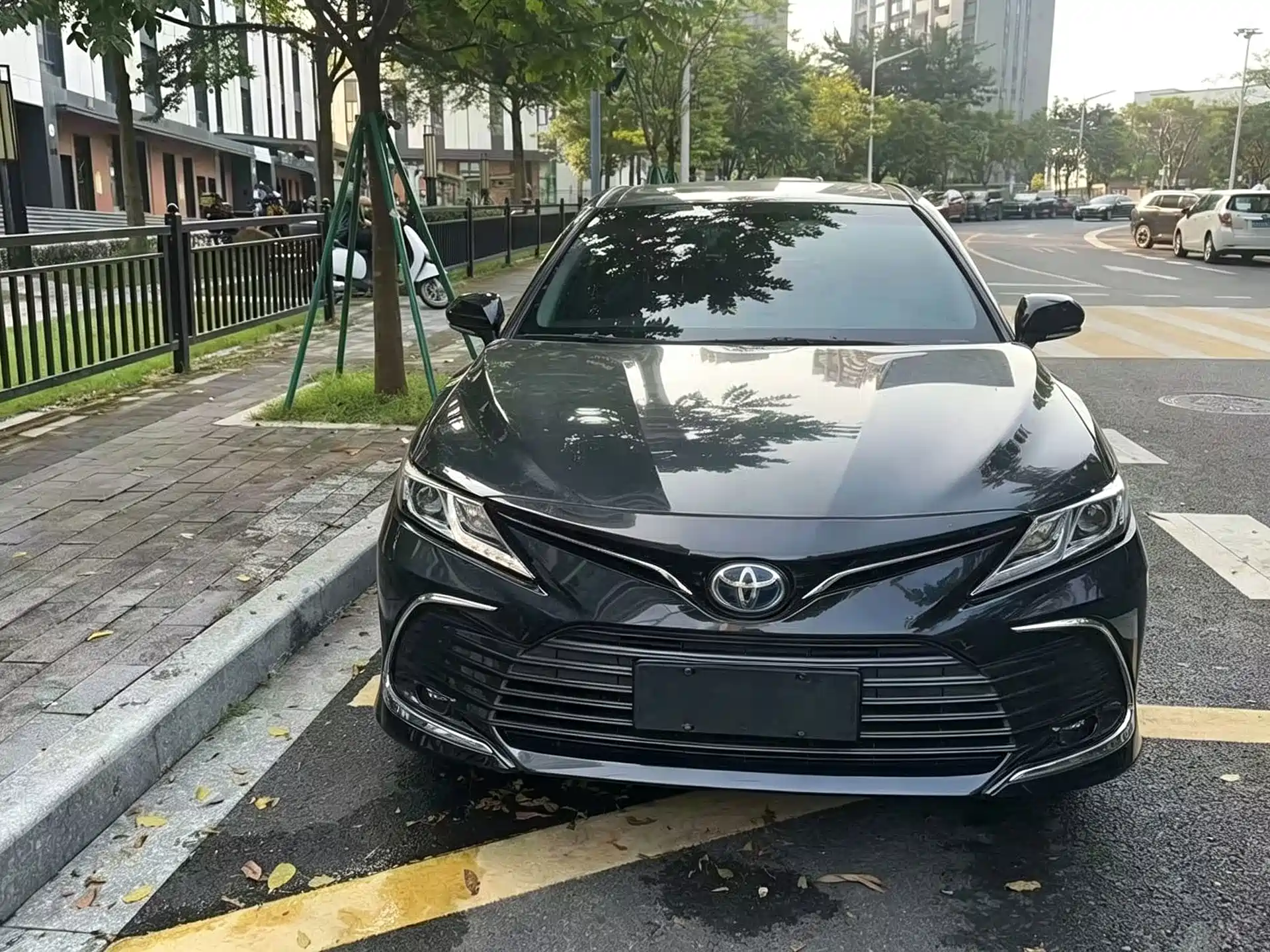 Фото 2 - Toyota Camry