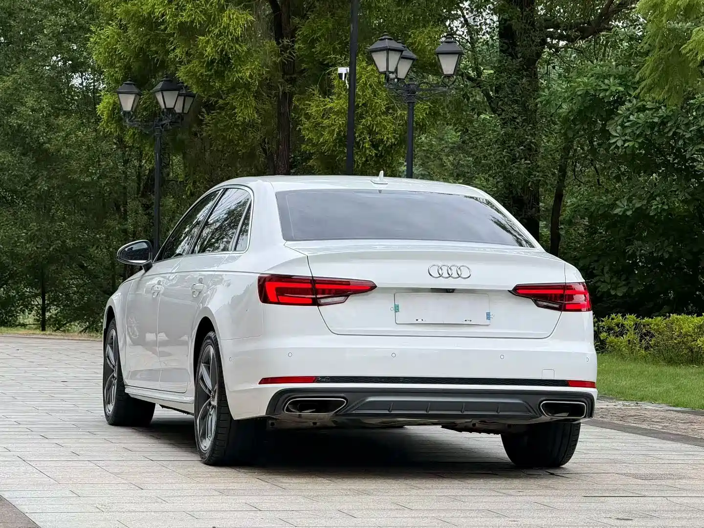 Фото 8 - Audi A4L