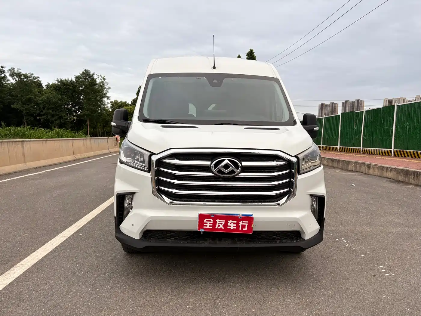 SAIC Maxus Xintu V90 2021 2.0T Automatic Smart Transporter RWD Single Tire Long Wheelbase High Roof 7-seater фото 7