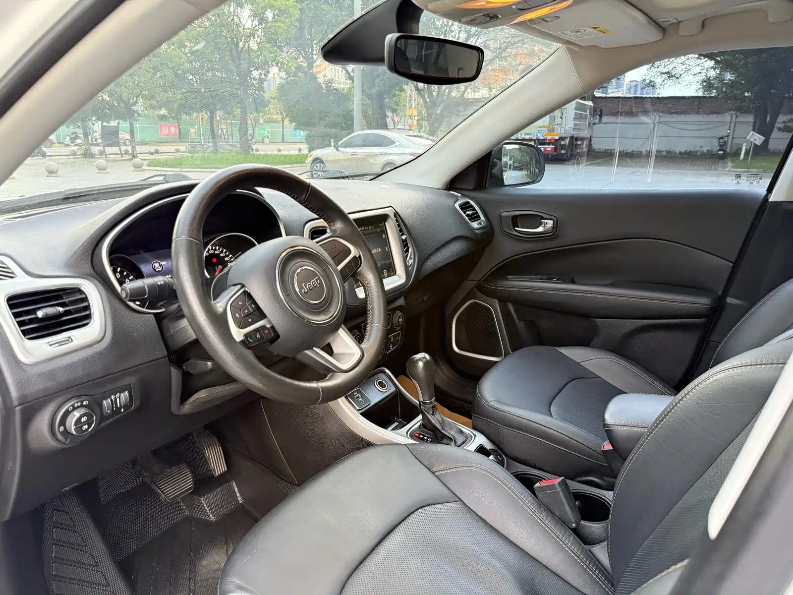 Фото 5 - Jeep Compass