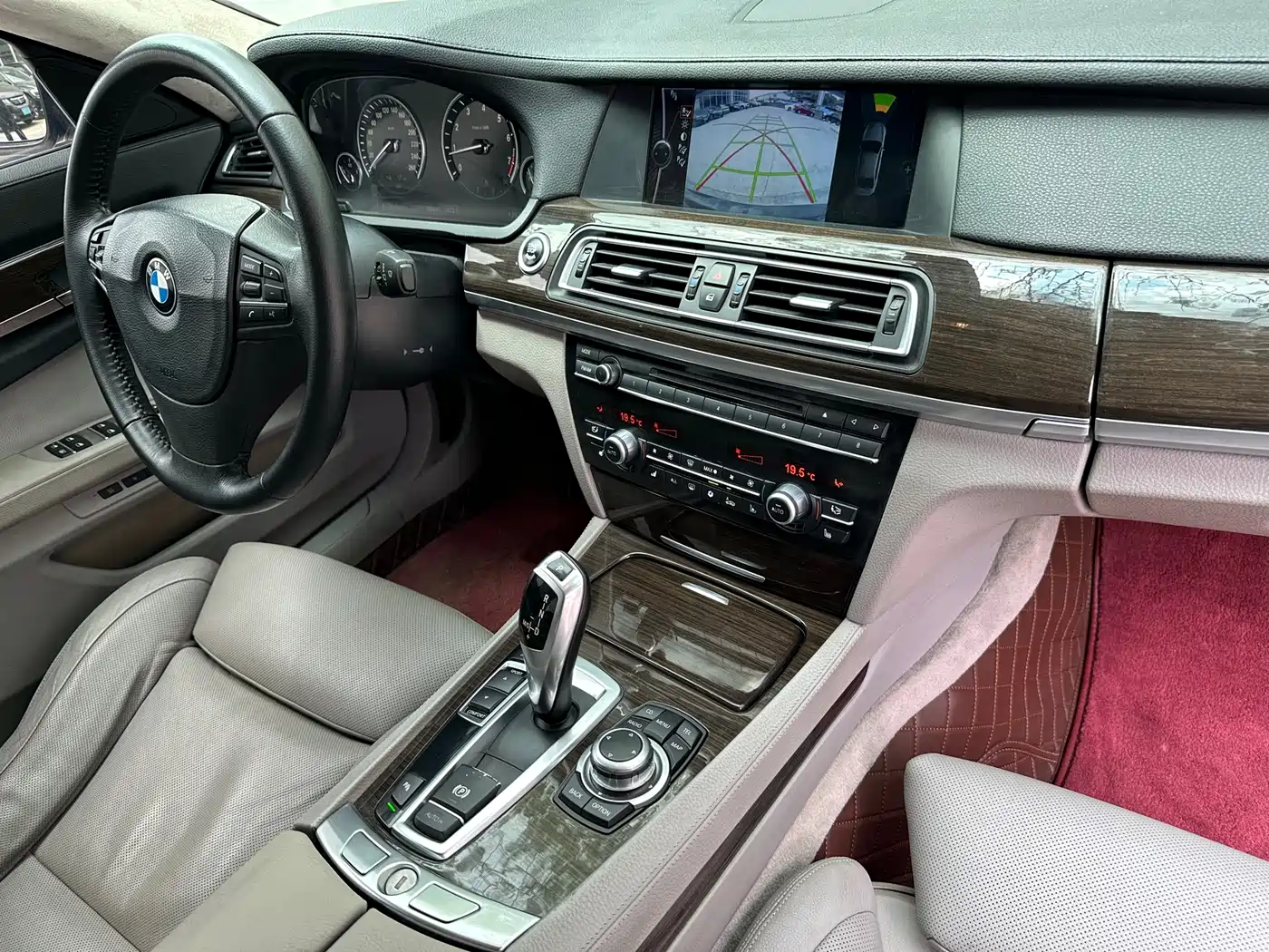 BMW 7 Series 2010 750Li фото 17