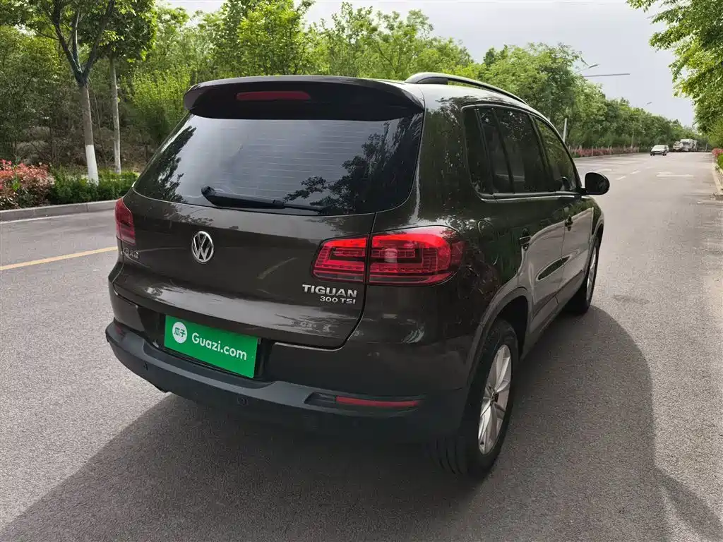 VOLKSWAGEN TIGUAN