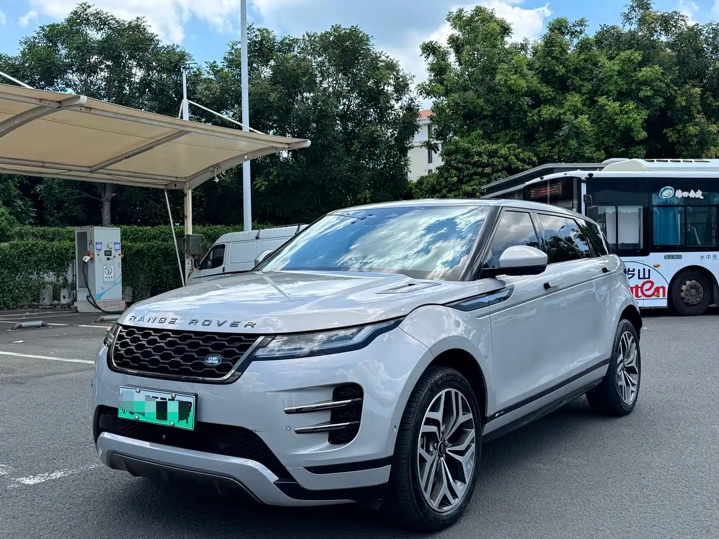 Land Rover Range Rover Evoque New Energy 2022 Range Rover Evoque L P300e Plug-in Hybrid фото 4