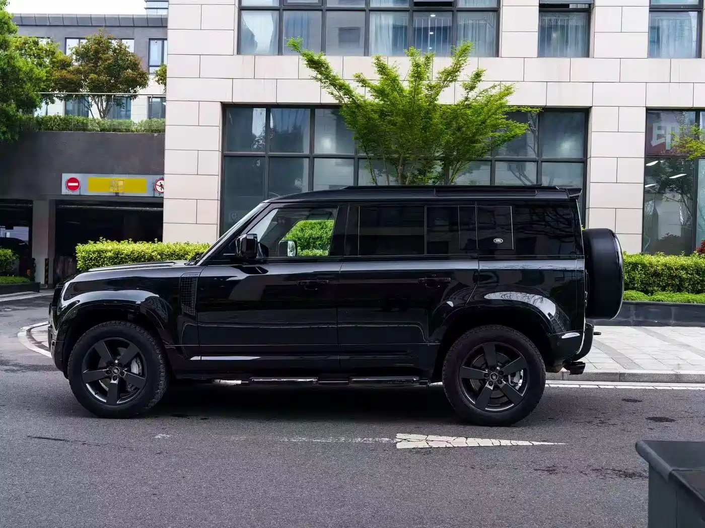 Land Rover Defender 2022 110 P400 X-DYNAMIC HSE фото 9