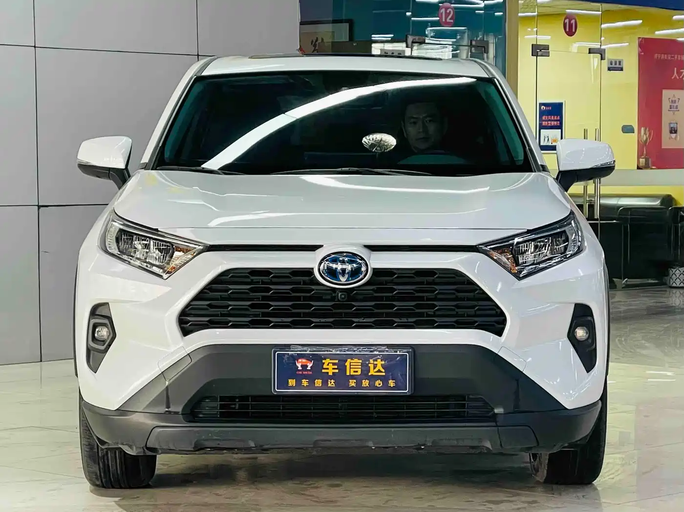 Toyota RAV4 Rongfang 2023 Hybrid 2.5L E-CVT 2WD Elite Edition фото 2
