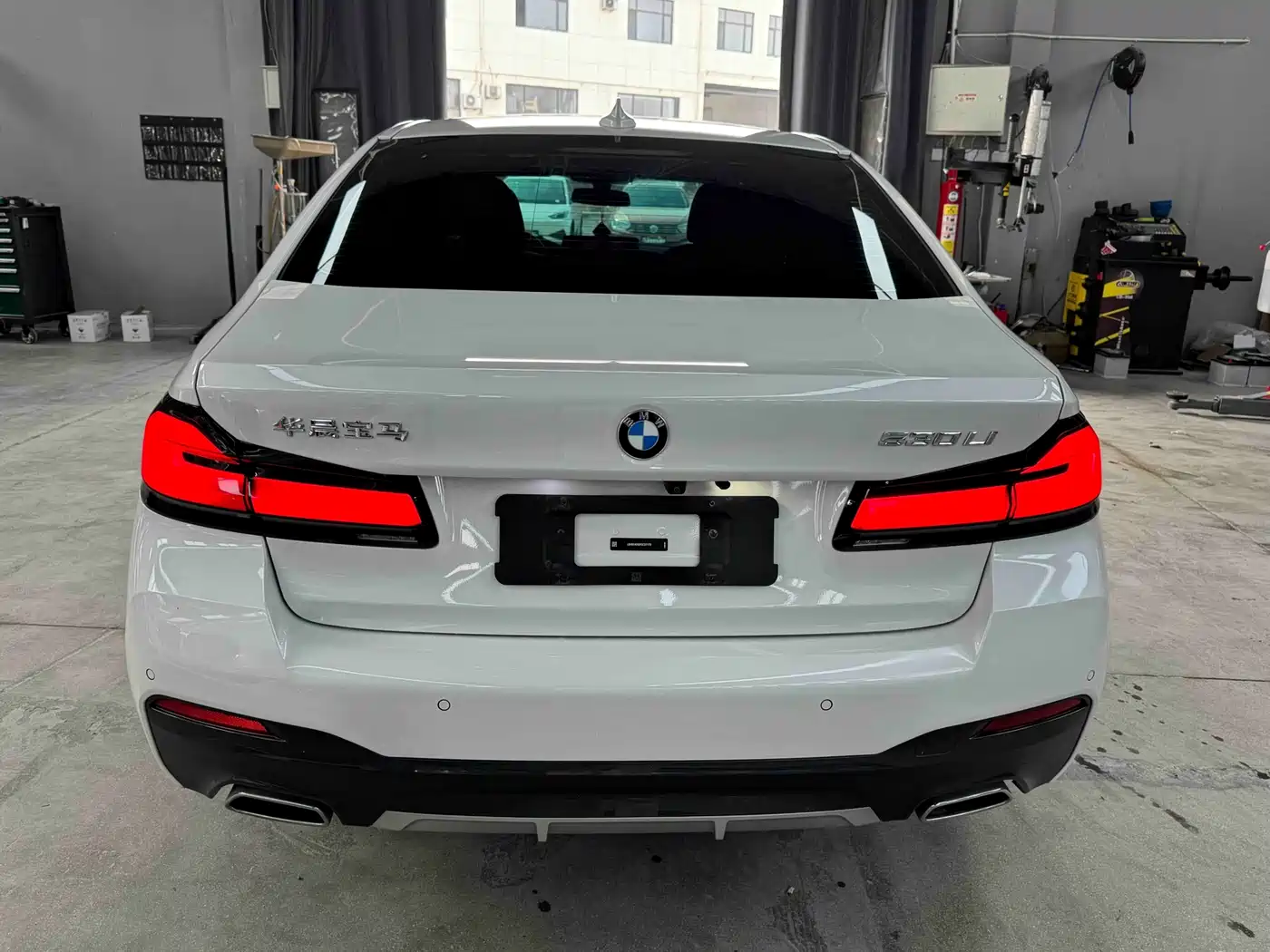 BMW 5 Series 2023 530Li Leading M Sport Package фото 5