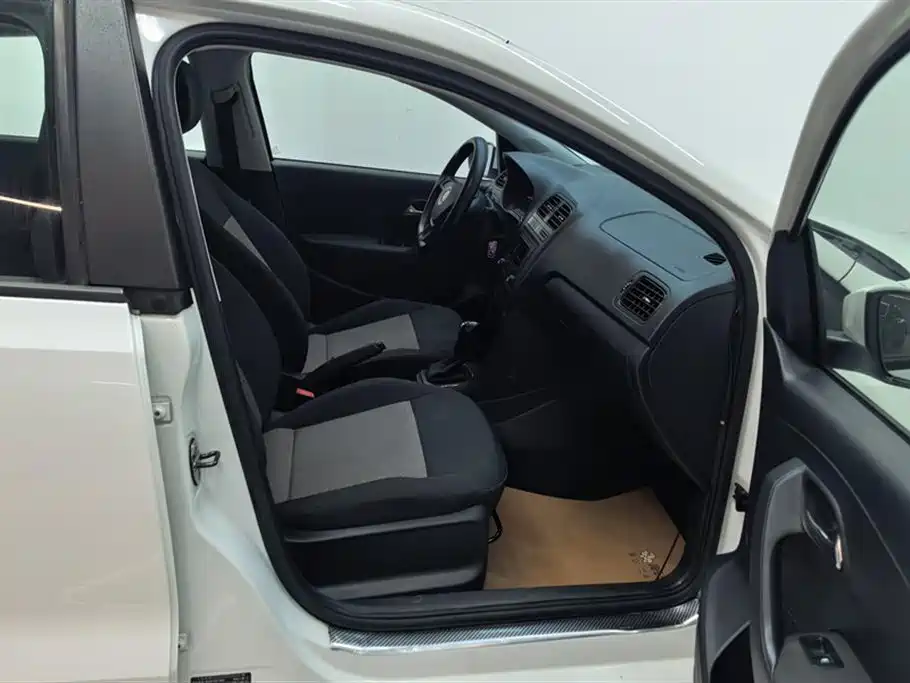 Volkswagen Polo 2018 1.5L Auto Safe Drive фото 8