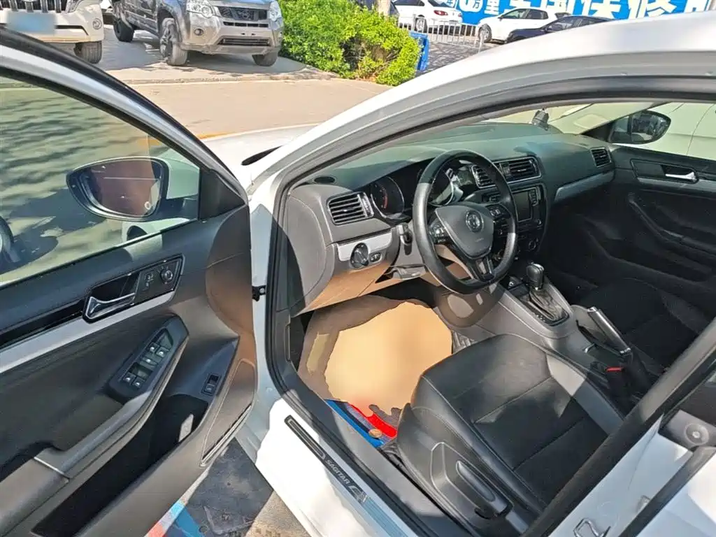 Volkswagen Sagitar 2017 230TSI Automatic Comfort фото 16