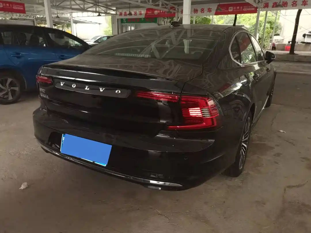Volvo S90 2024 2024 B5 Momentum Luxury Edition