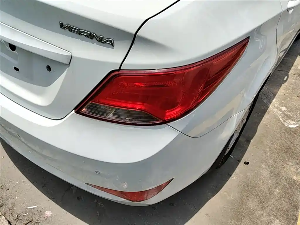 Hyundai Verna 2014 1.4L Manual Smart GLS фото 8
