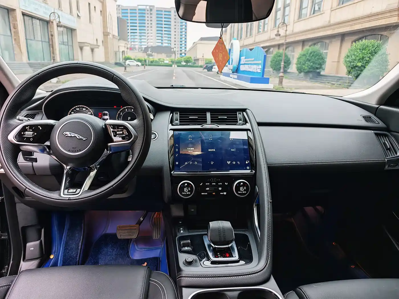 Jaguar E-PACE 2024 Gloss Black Sport Edition R-DYNAMIC SE BLACK фото 10