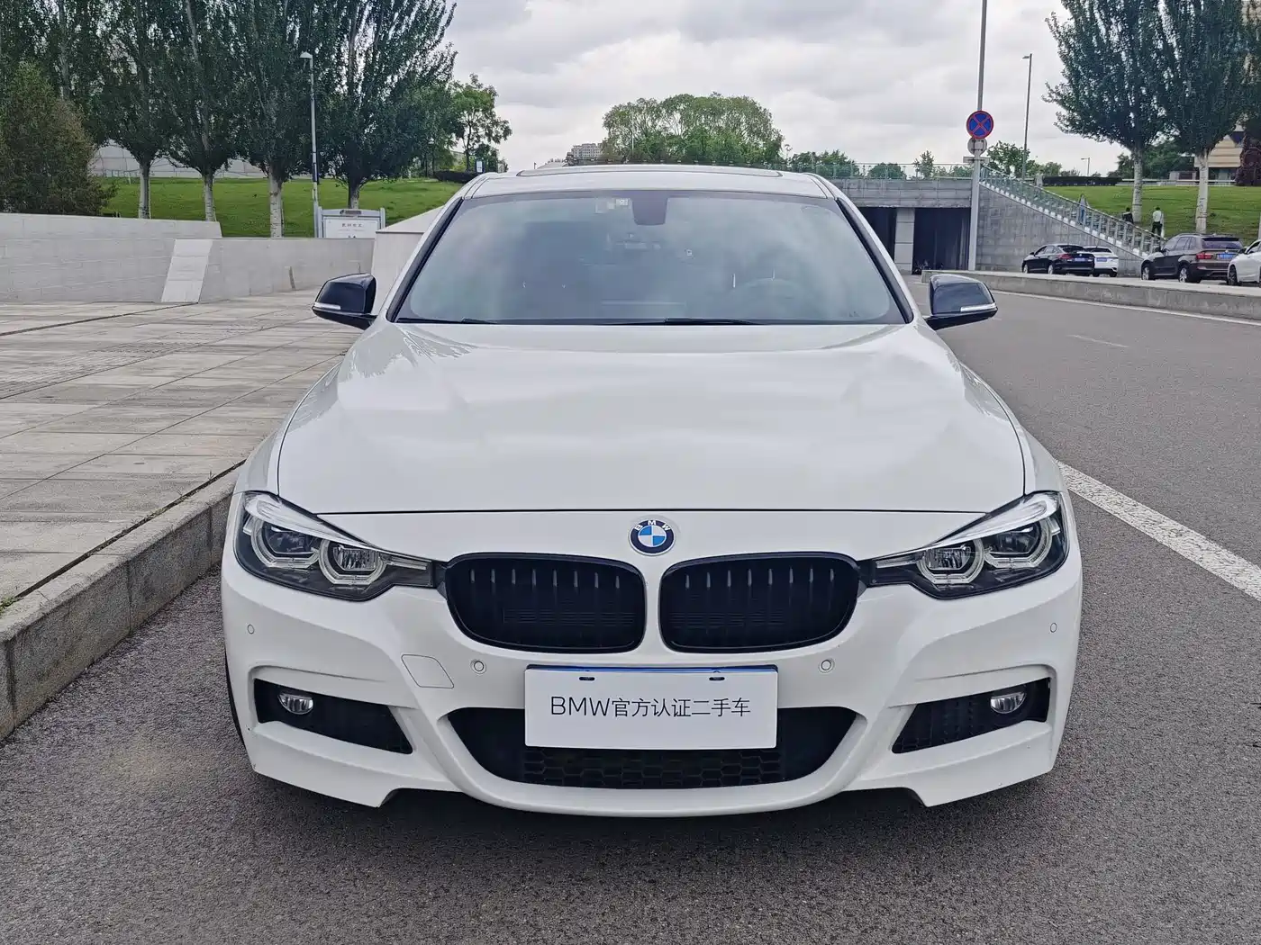 BMW 3 Series 2019 320i M Sport Black Night Edition фото 2