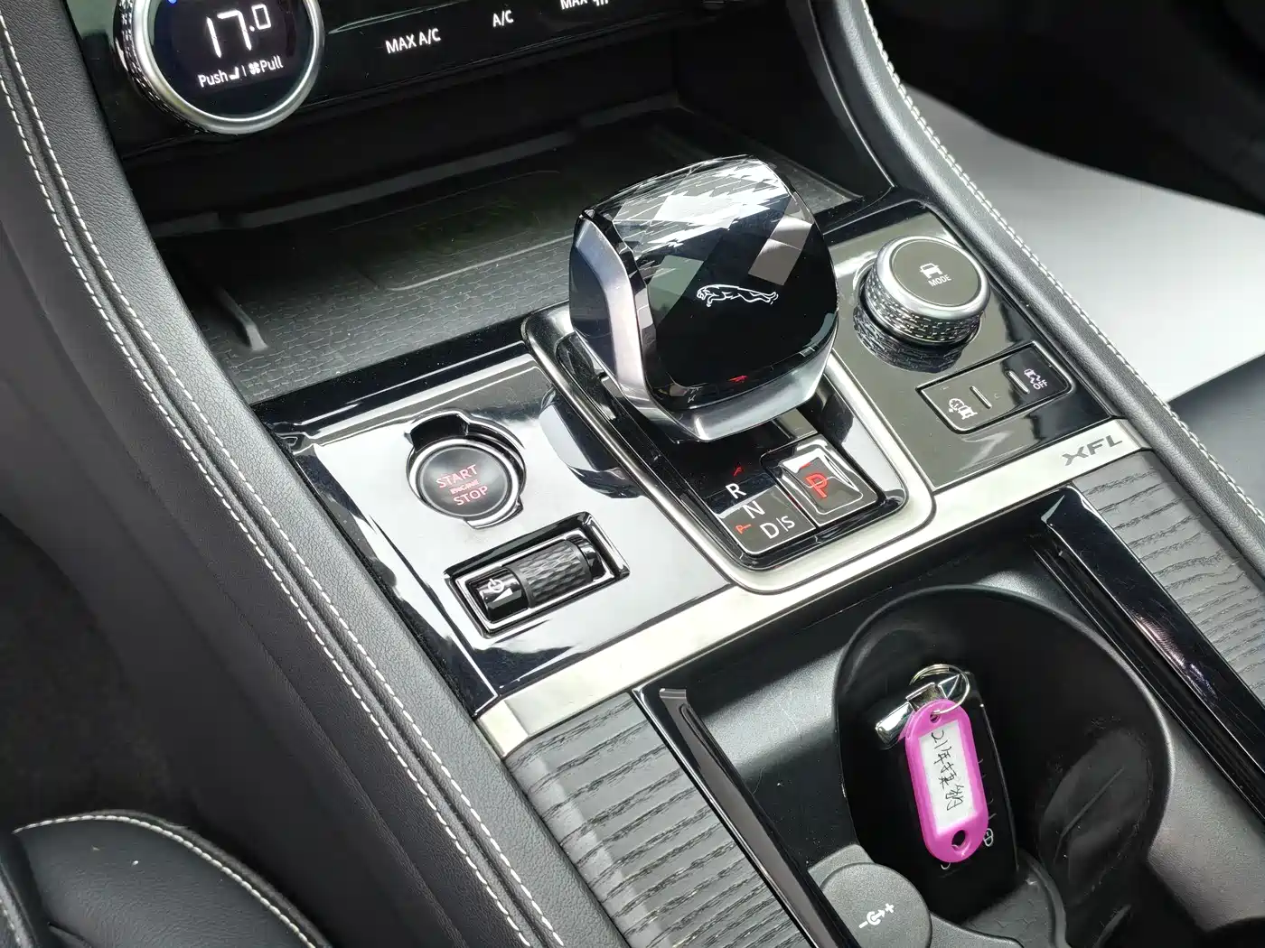Jaguar XFL 2021 XFL 2.0T P250 AWD Gloss Black Sport Edition фото 15