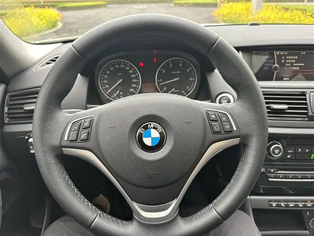BMW X1 2015 Model xDrive20i Fashion Advanced Edition фото 3