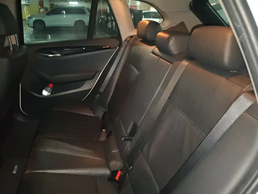 BMW X1 2015 Model xDrive20i Fashion Advanced Edition фото 13
