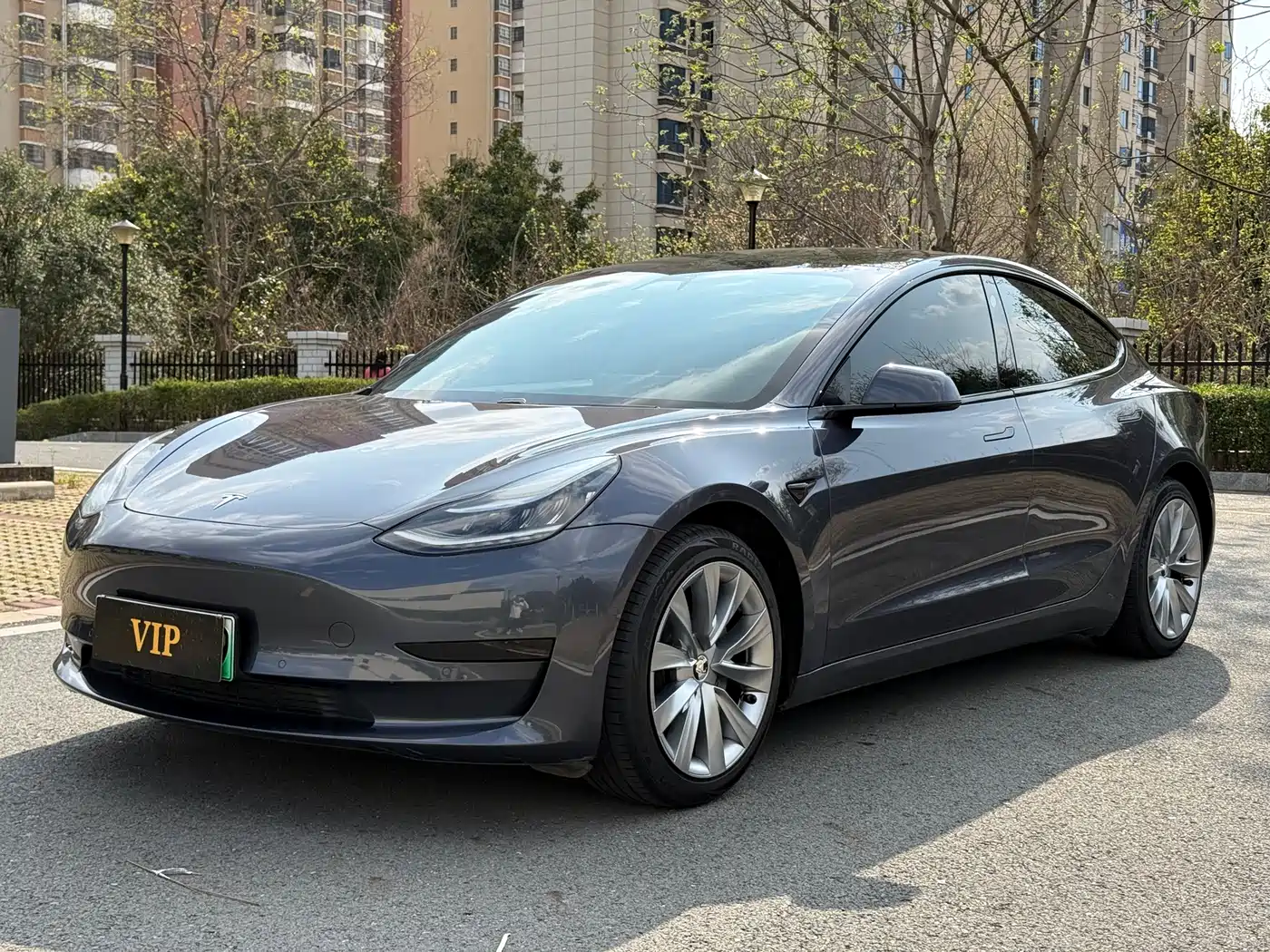 TESLA MODEL 3