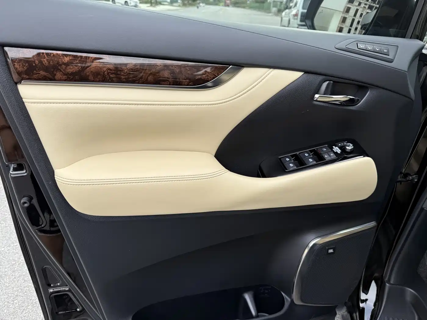 Toyota Alphard 2019 Hybrid 2.5L Luxury фото 16