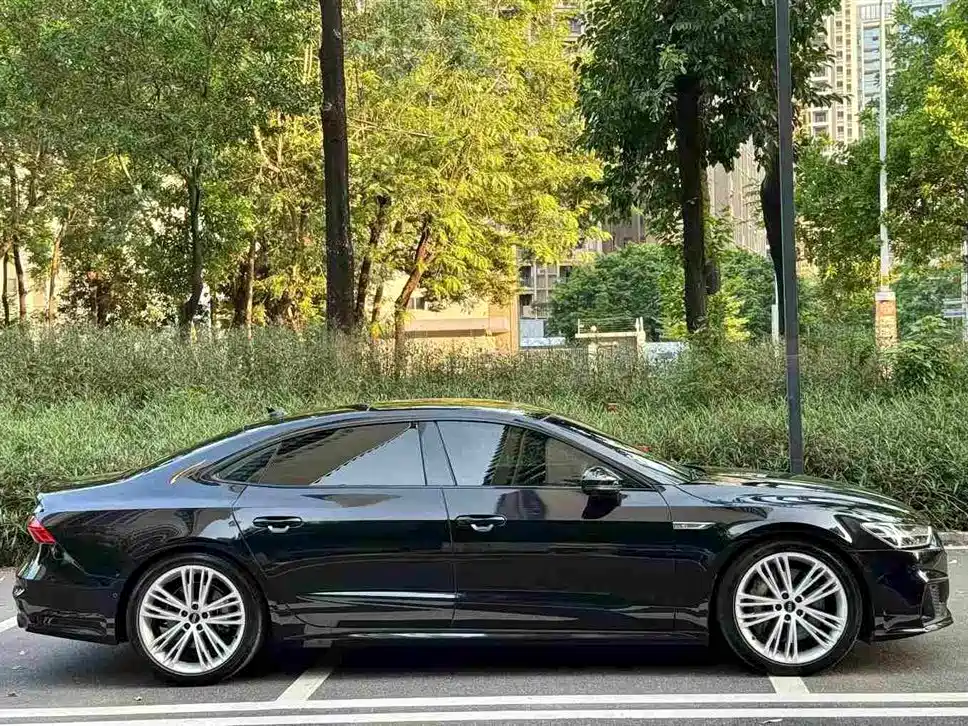 Photo 4 - Audi A7L
