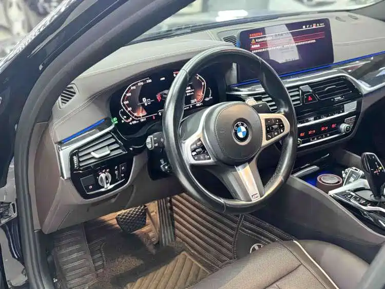 BMW 5 Series 2021 525Li M Sport Package фото 8