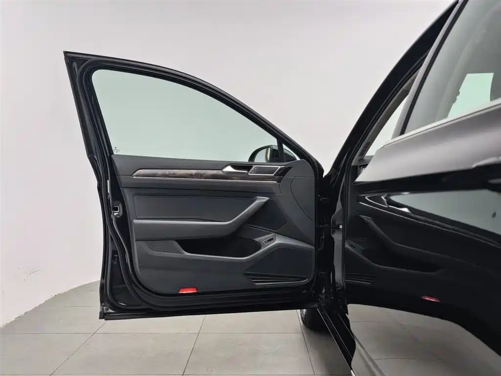 Volkswagen Magotan 2018 330TSI DSG Luxury фото 8