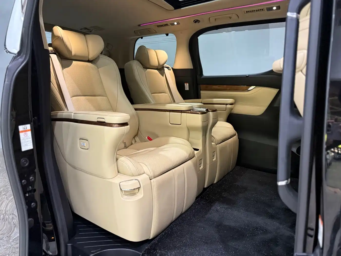 Toyota Alphard 2015 3.5L Premium Edition фото 9