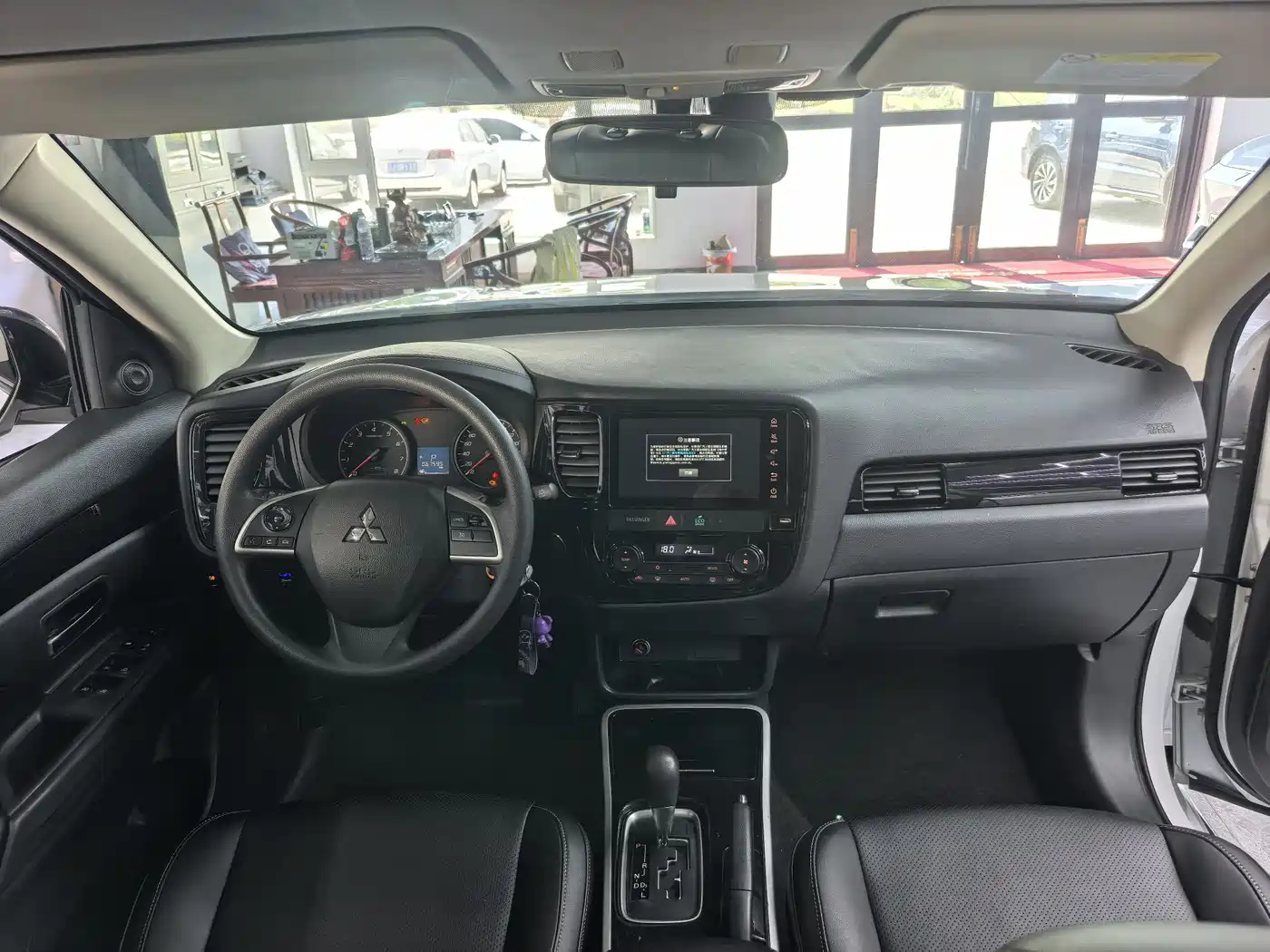 MITSUBISHI OUTLANDER