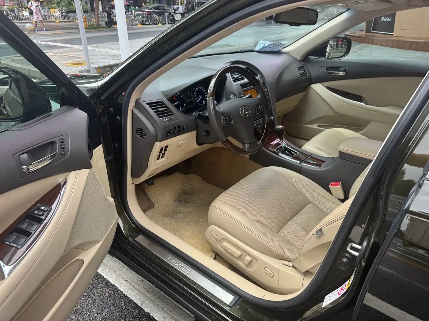 Фото 11 - Lexus ES