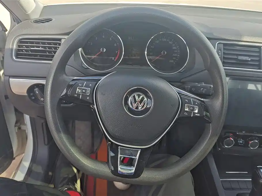 Volkswagen Sagitar 2018 1.6L Automatic Fashion фото 15
