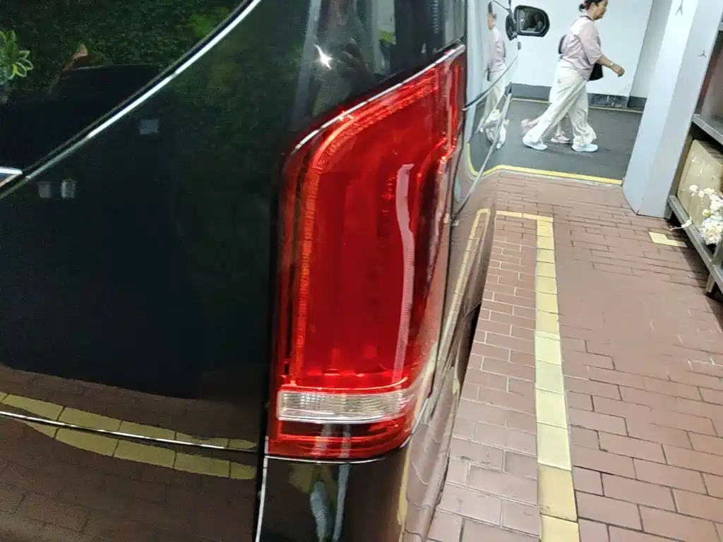 MERCEDES-BENZ V-CLASS