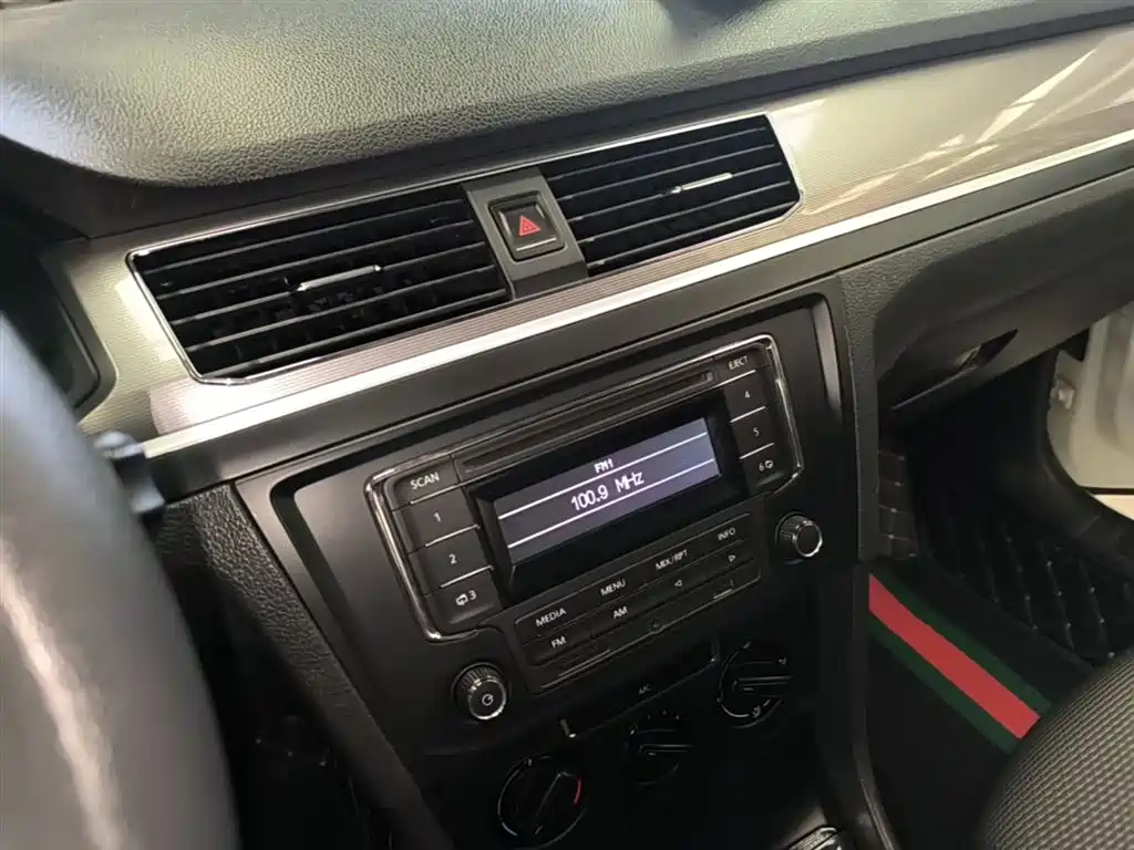 Volkswagen Bora 2016 Model 1.6L Manual Fashion фото 13