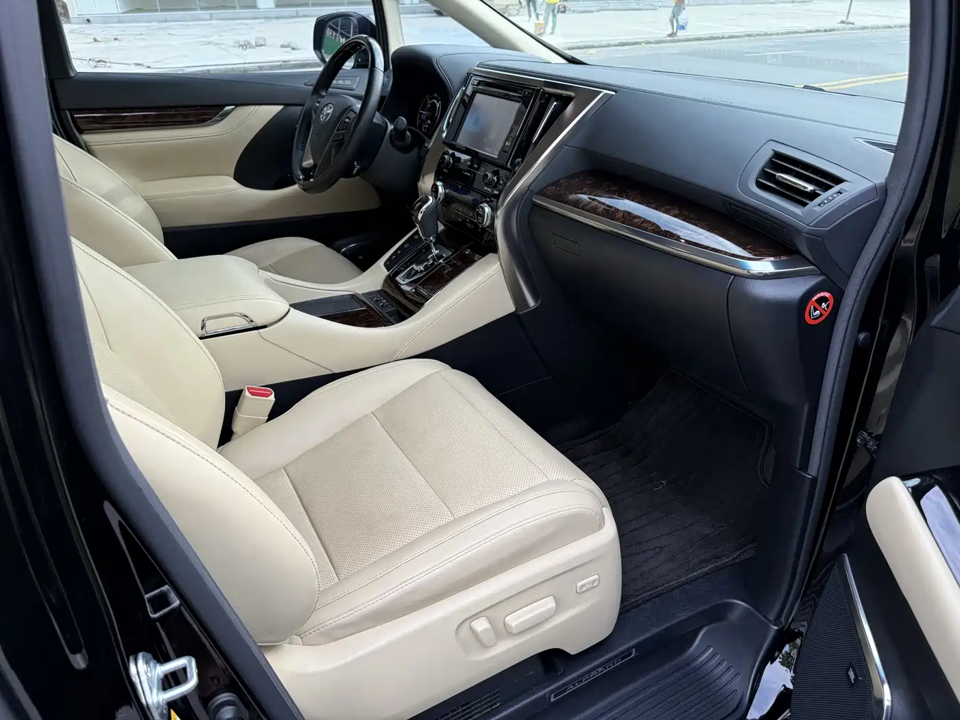 Toyota Alphard 2019 Hybrid 2.5L Luxury фото 8