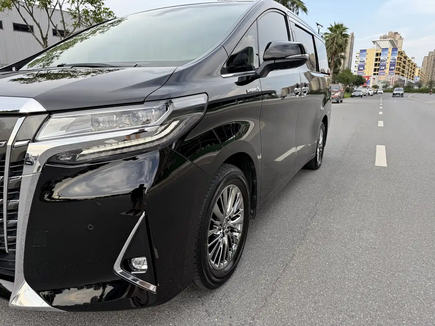 Toyota Alphard 2019 Hybrid 2.5L Luxury фото 19