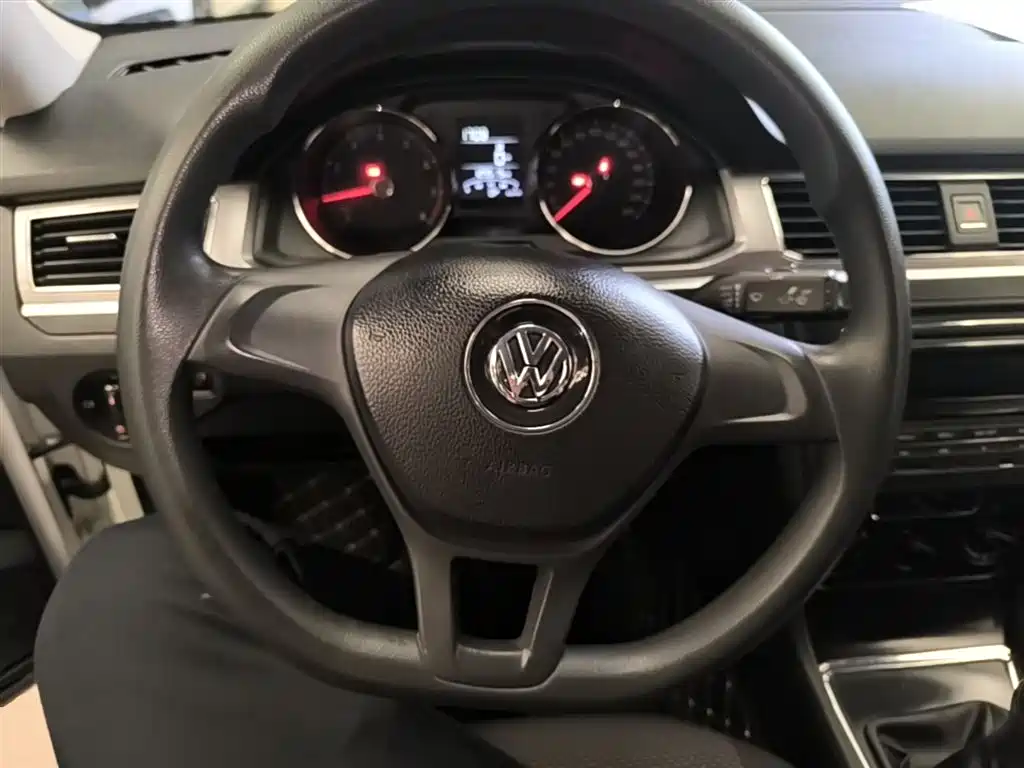 Volkswagen Bora 2016 Model 1.6L Manual Fashion фото 11