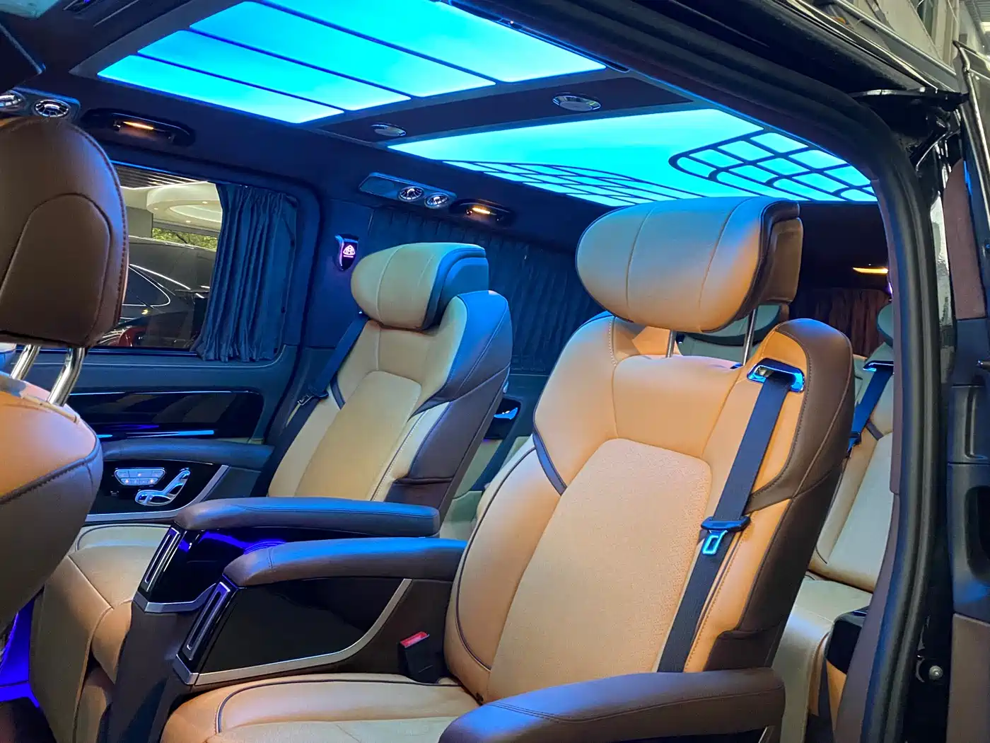 Mercedes-Benz Vito 2023 2.0T Business 7-Seater фото 6