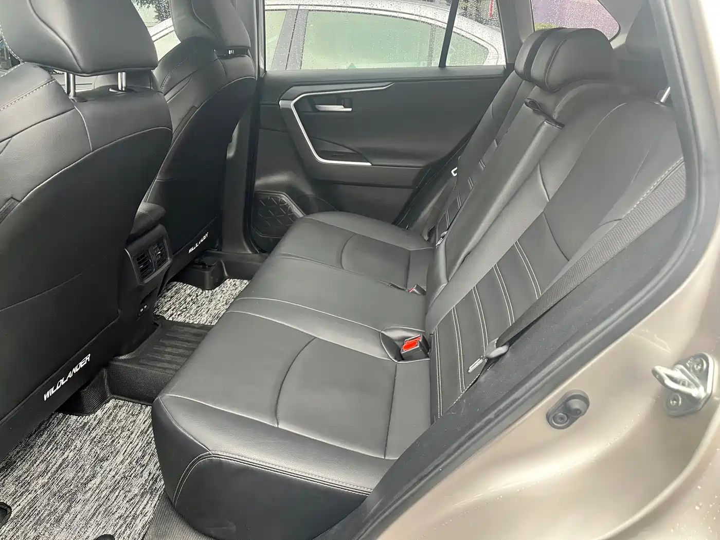Toyota Wildlander 2022 2.0L CVT FWD Luxury Edition фото 8