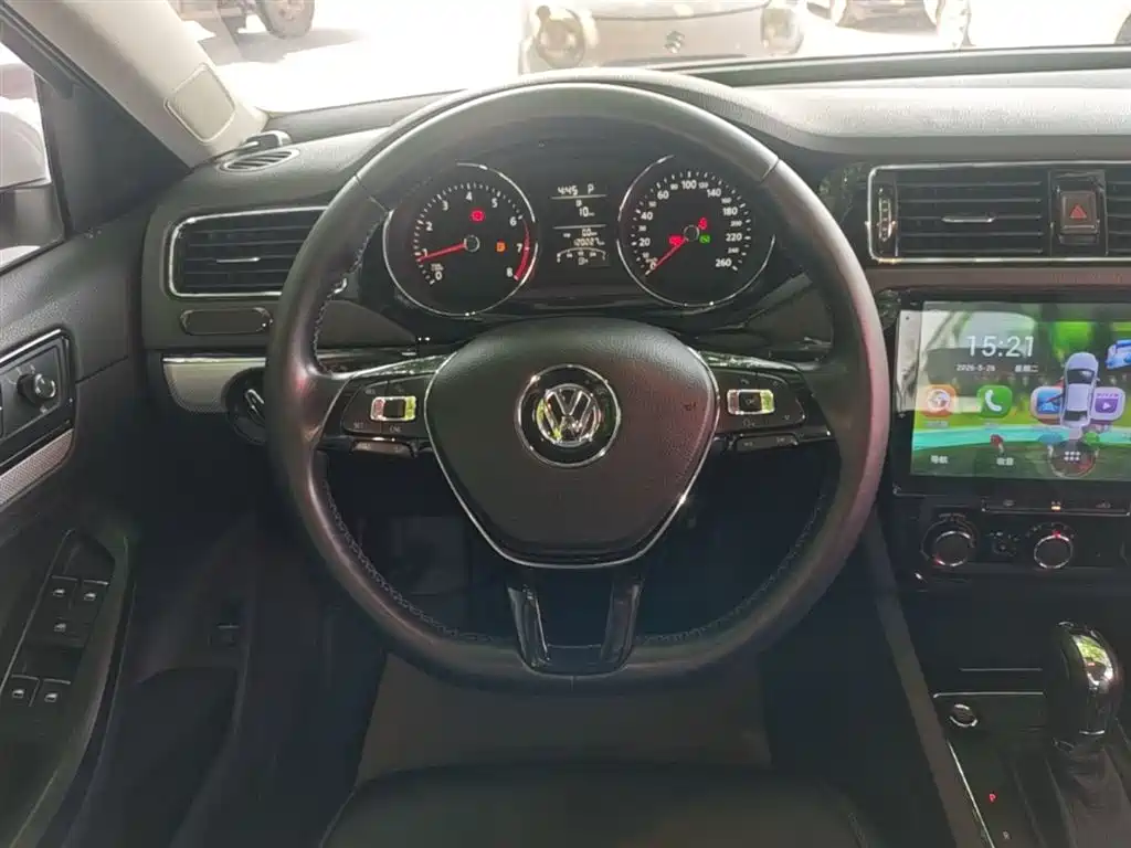 Volkswagen Sagitar 2017 1.6L Automatic Comfort фото 11