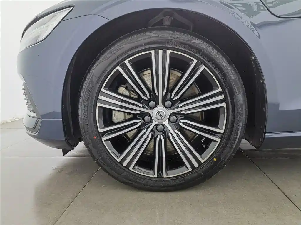 VOLVO S60 PLUG-IN HYBRID