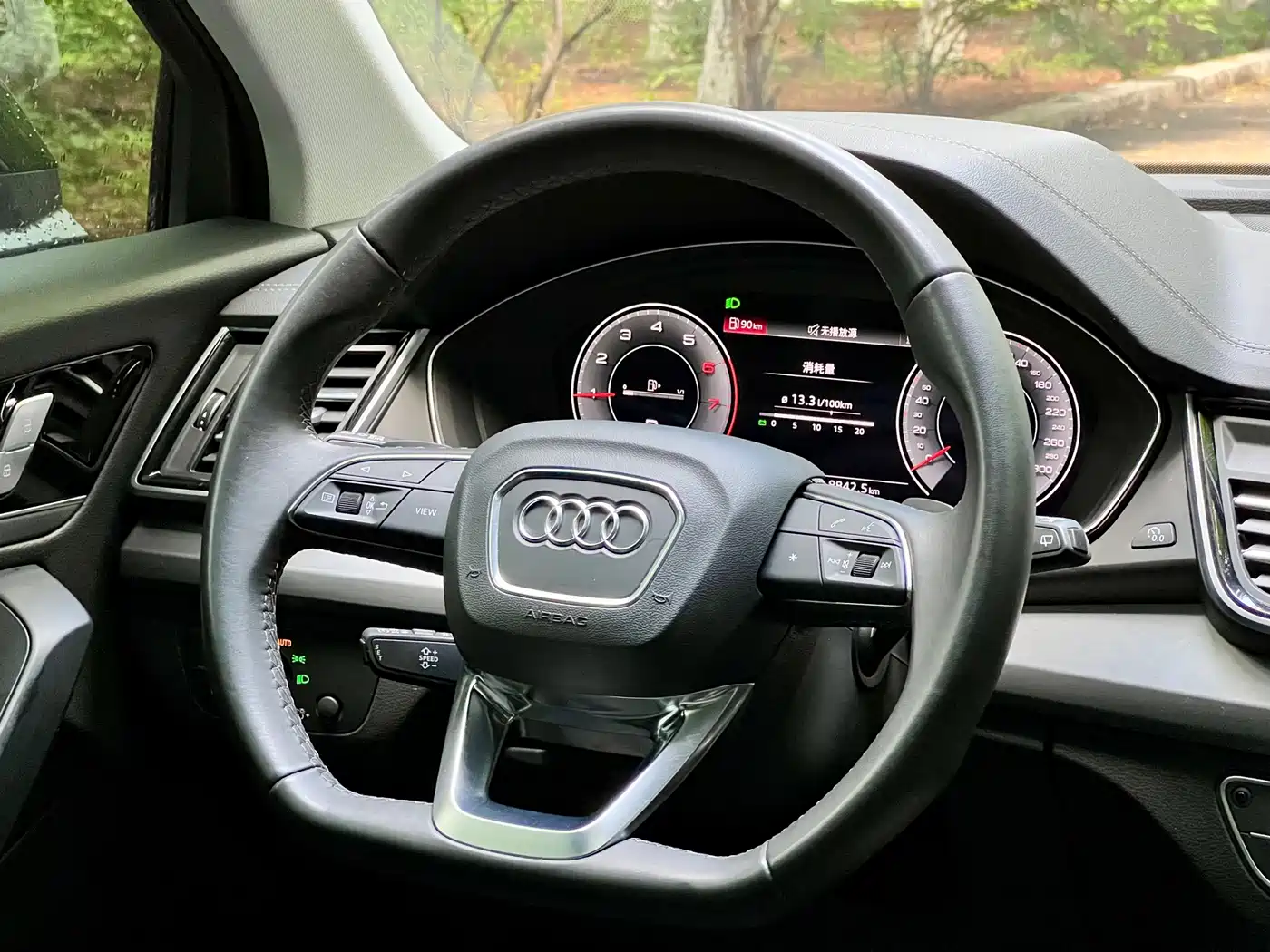 Фото 21 - Audi Q5L