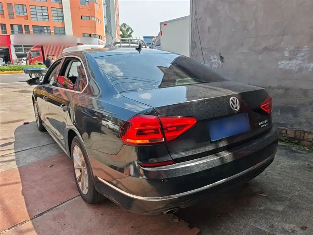 Volkswagen Passat 2017 330TSI DSG Prestige фото 5