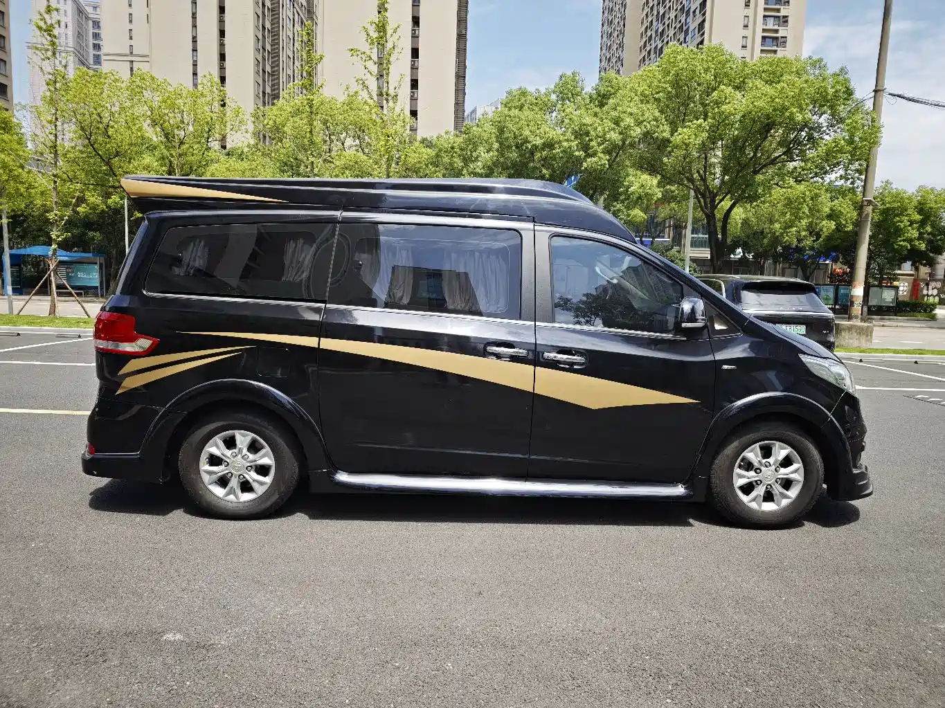 SAIC Maxus Maxus G10 2016 2014 Model Year 2.0T Auto Executive