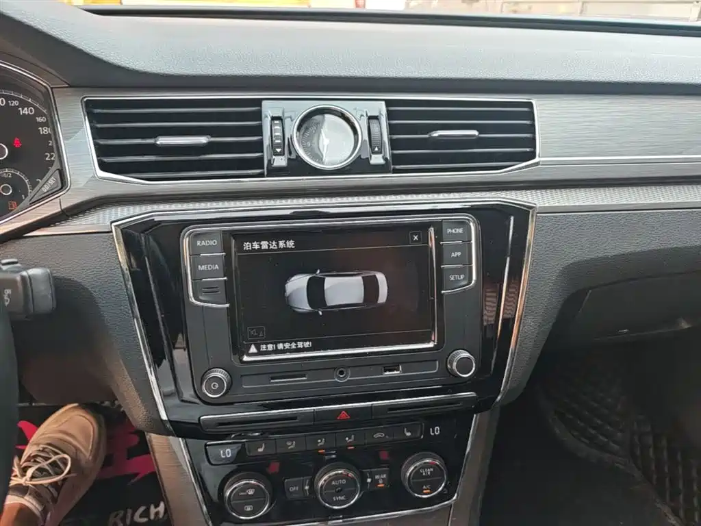 Volkswagen Passat 2017 330TSI DSG Prestige фото 13