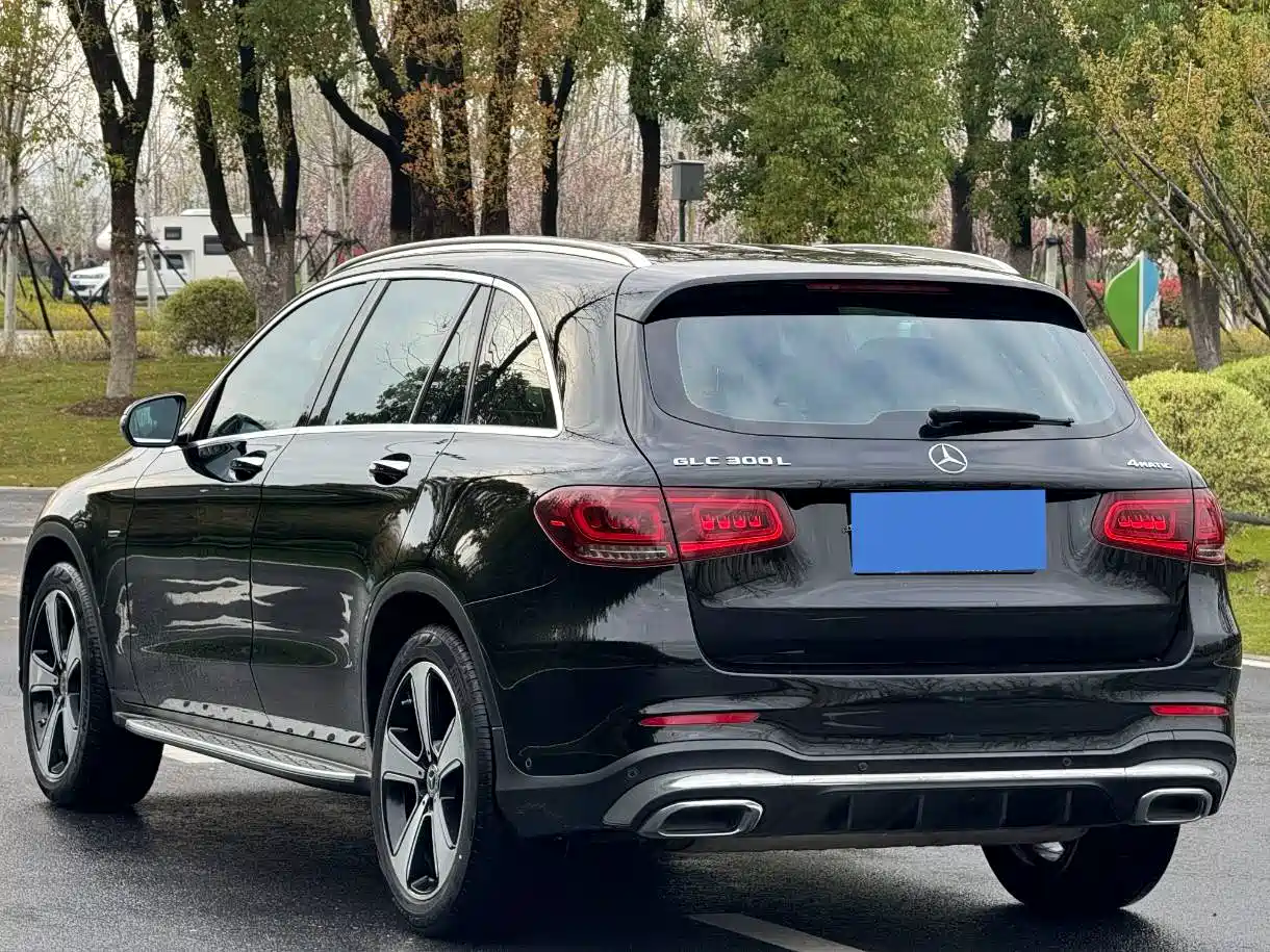 MERCEDES-BENZ GLC